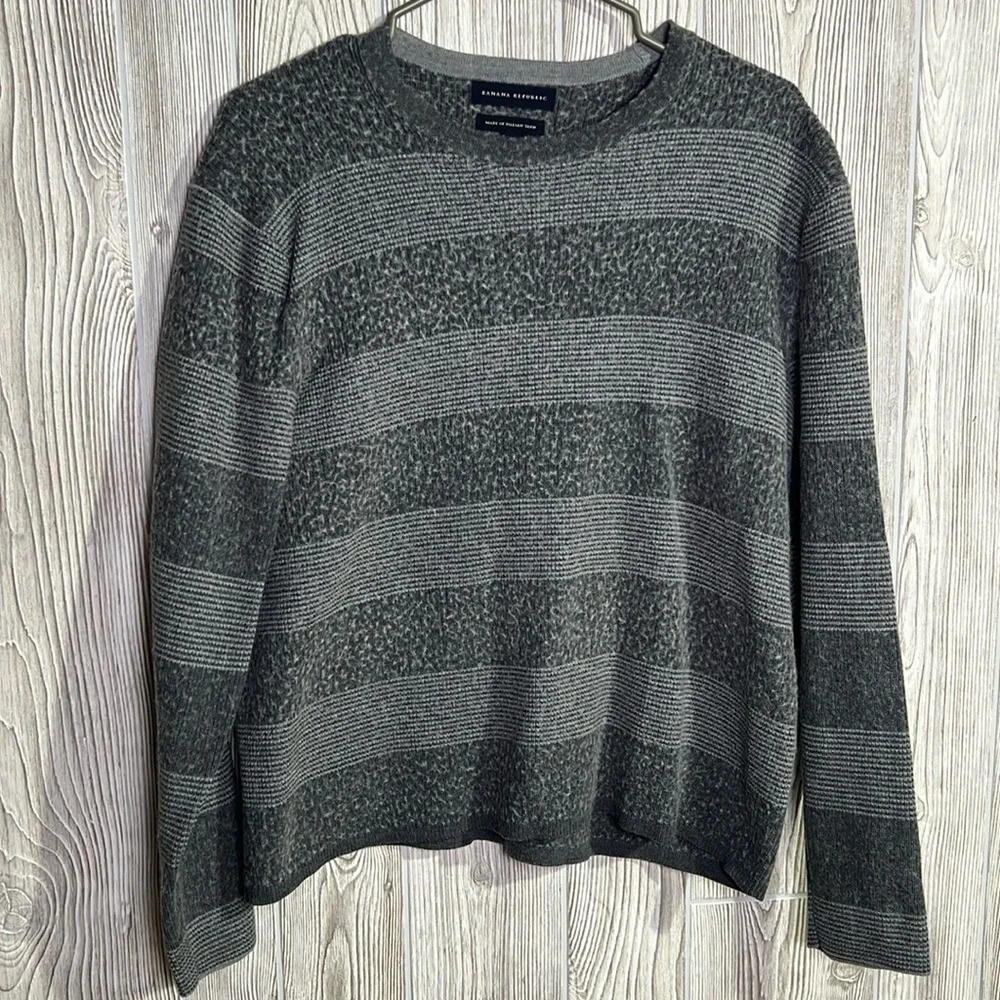 Banana Republic Sweater 53% Acrylic 47% Wool Size XL